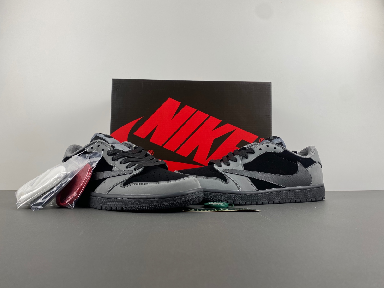 Travis Scott x Air Jordan 1 Low Gray and Black DM7866-775