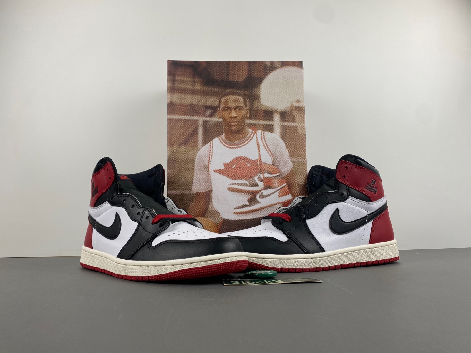 Air Jordan 1 High OG “Black Toe Reimagined”DZ5485-106