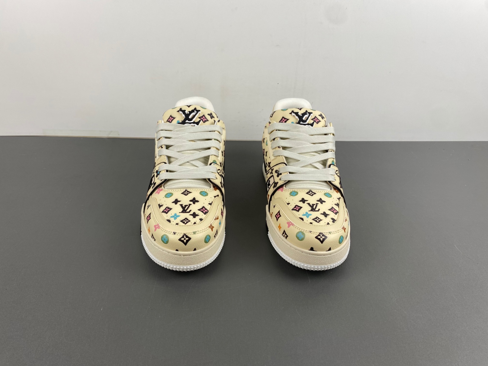 LOUIS VUITTON LV Trainer Sneaker Beige