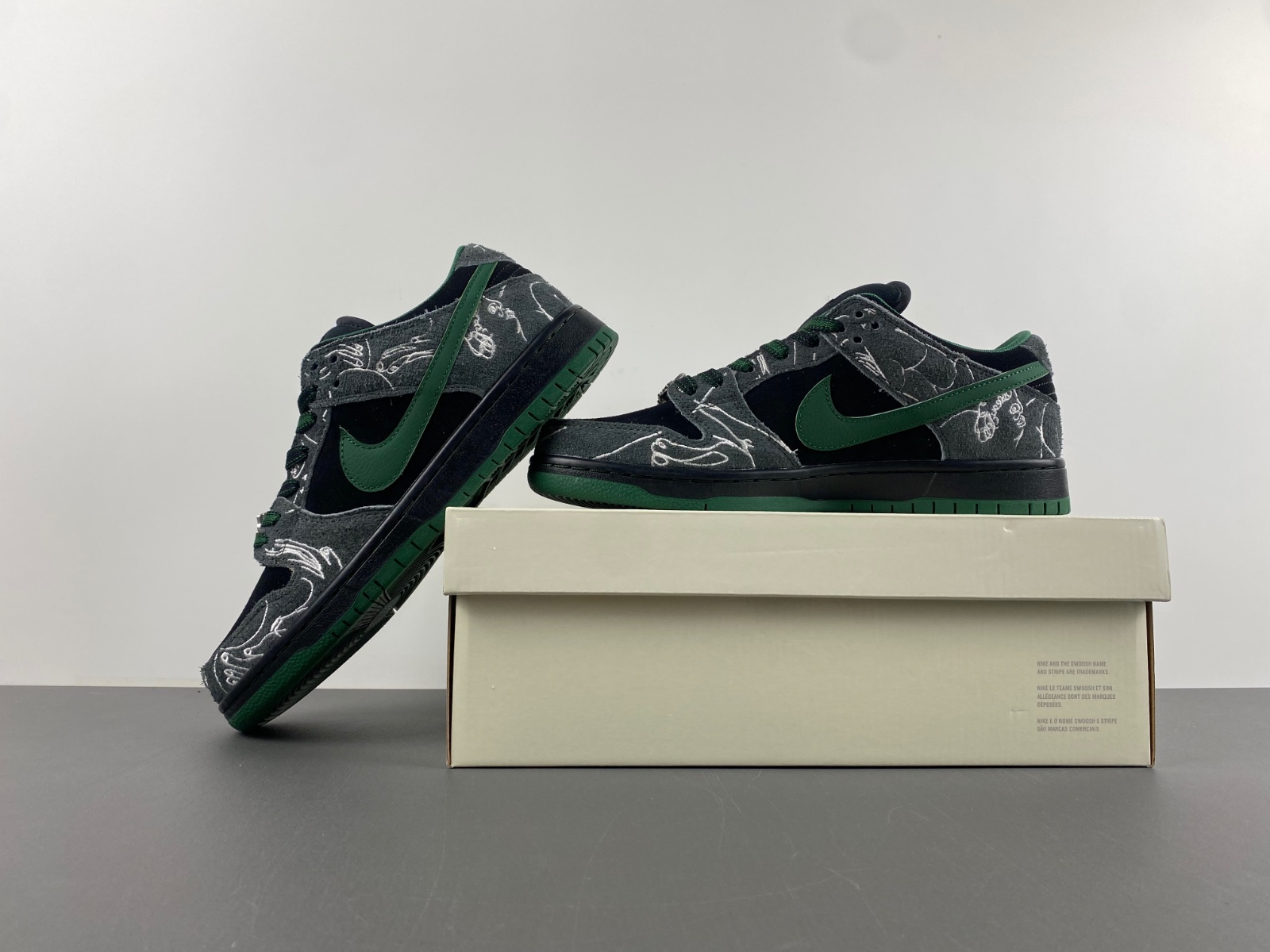 there skateboards x dunk low sb black gorge green hf7743 001