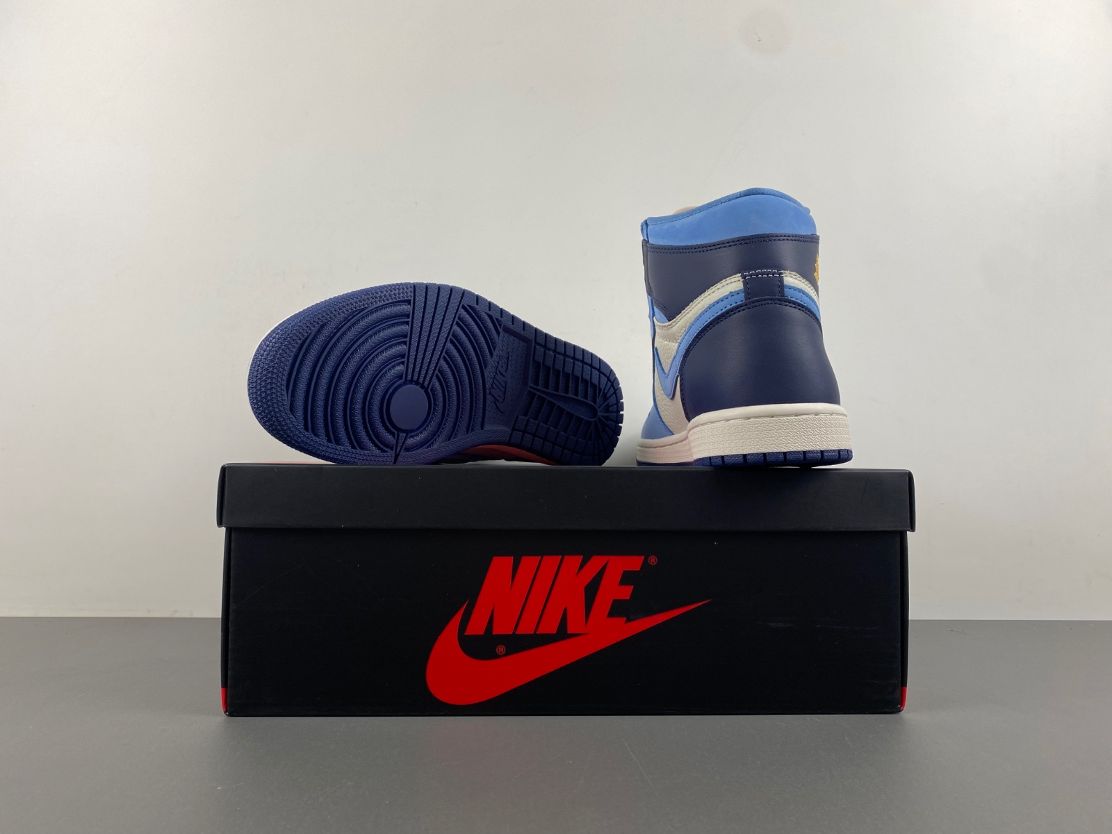 wmns air jordan 1 retro high og university blue midnight navy fd2596 400