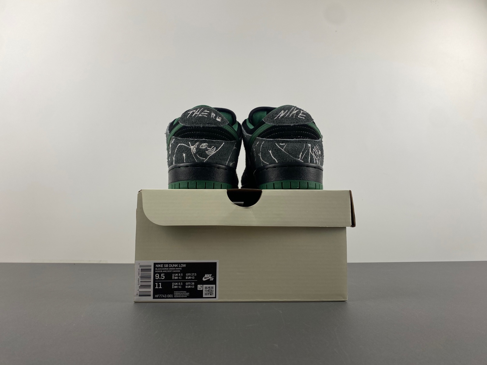 there skateboards x dunk low sb black gorge green hf7743 001