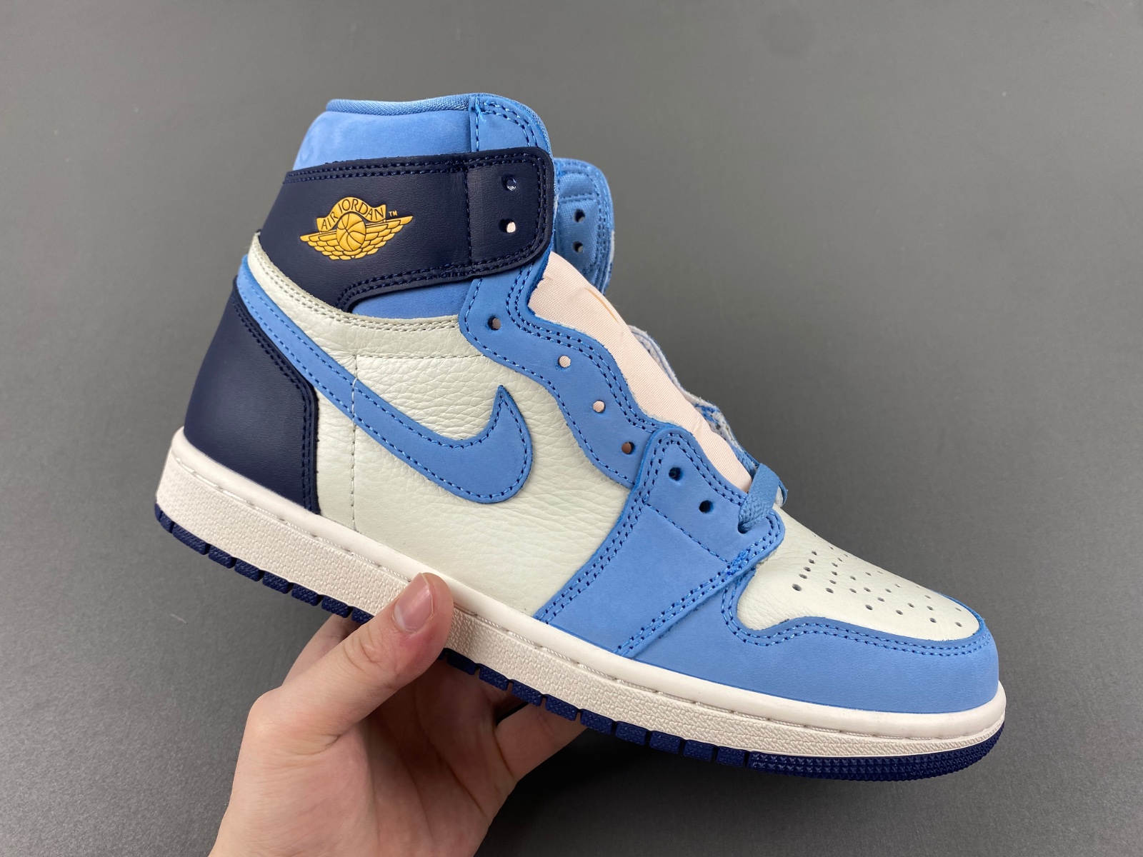 wmns air jordan 1 retro high og university blue midnight navy fd2596 400