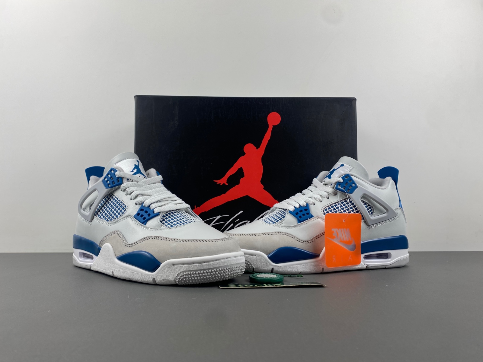 Air Jordan 4 Retro 