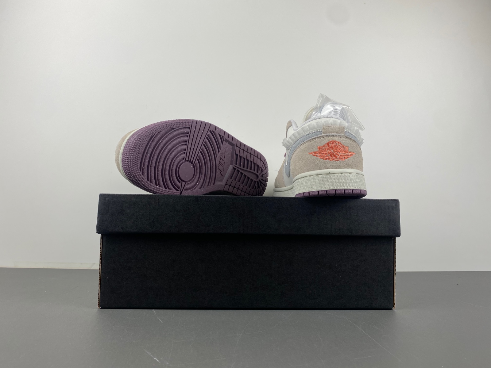 Air Jordan 1 Low Alt SE 'Legend Light Brown' FQ8094-100