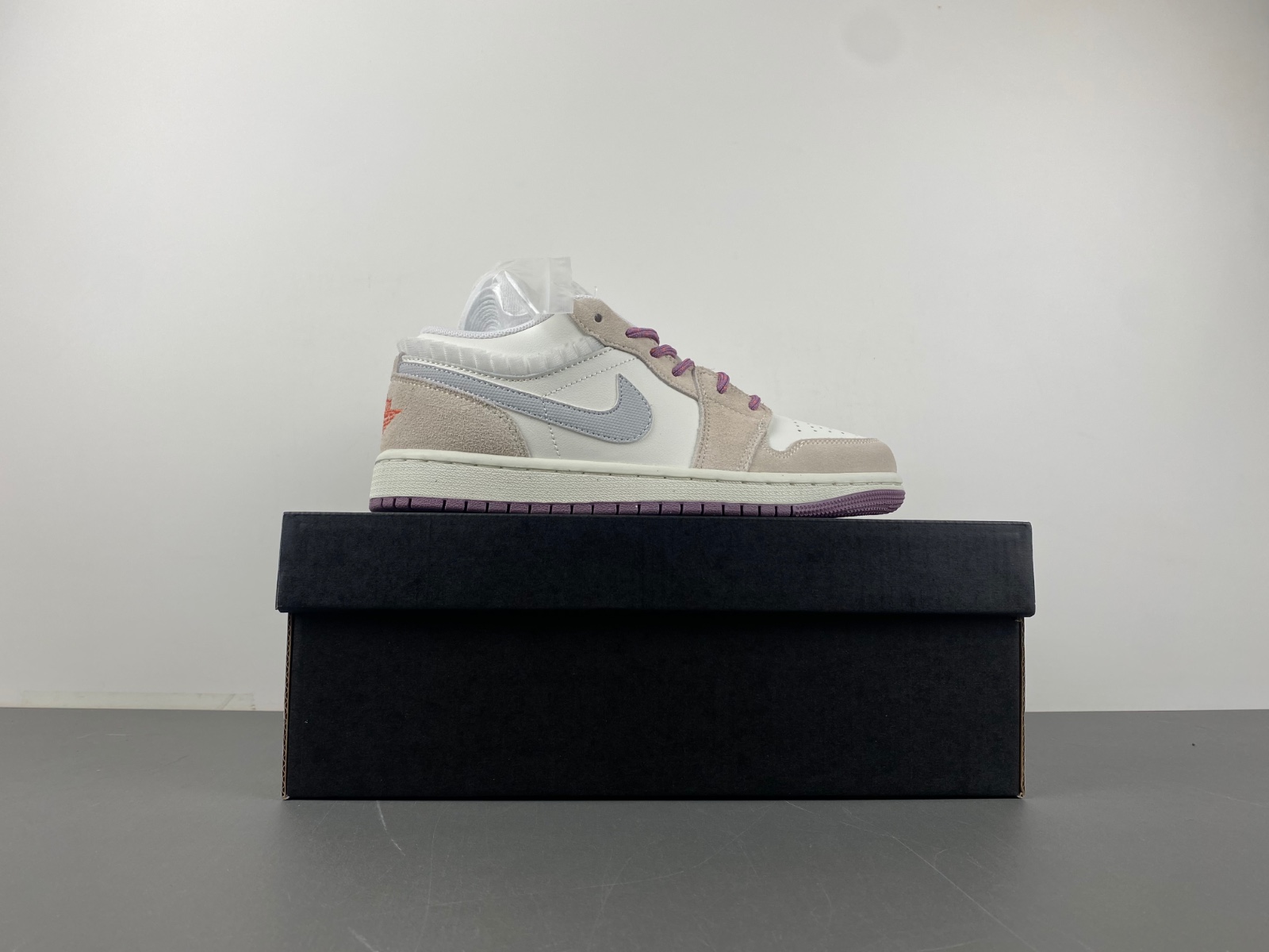 Air Jordan 1 Low Alt SE 'Legend Light Brown' FQ8094-100