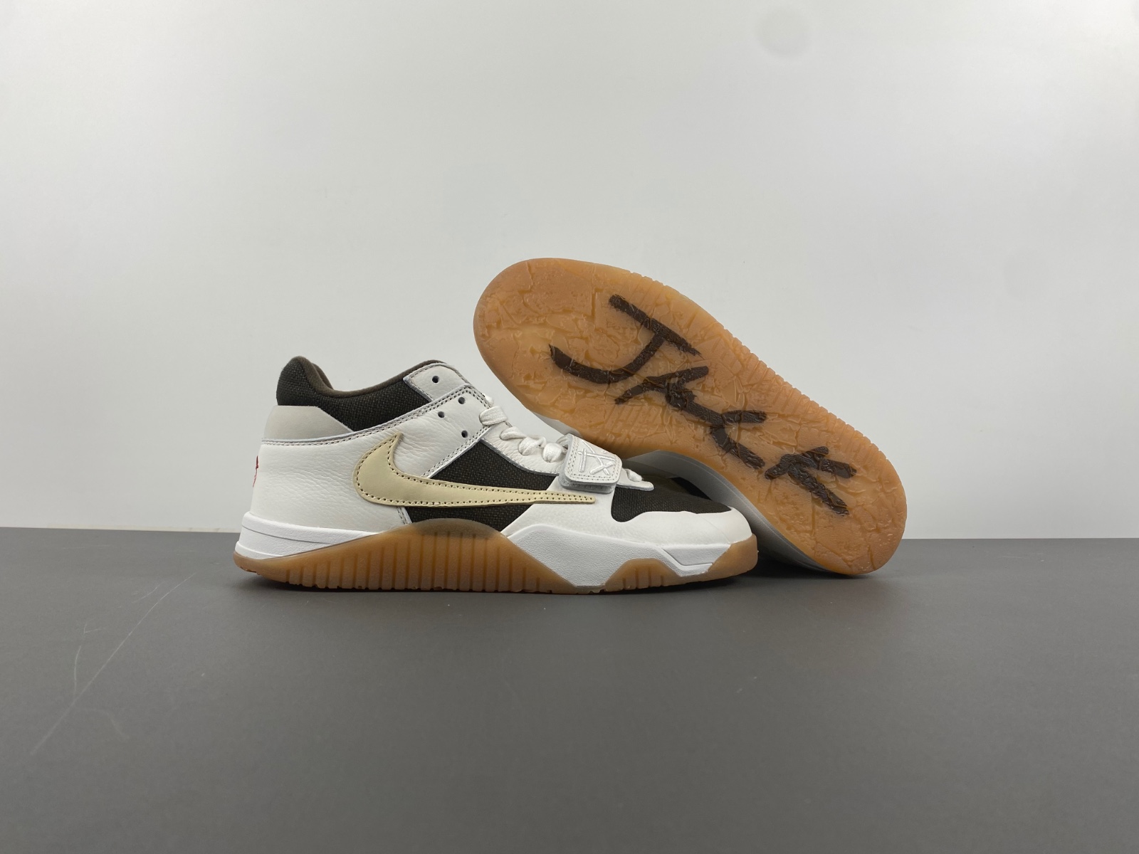 Travis Scott x Jordan Jumpman Jack Sail FZ8117-100