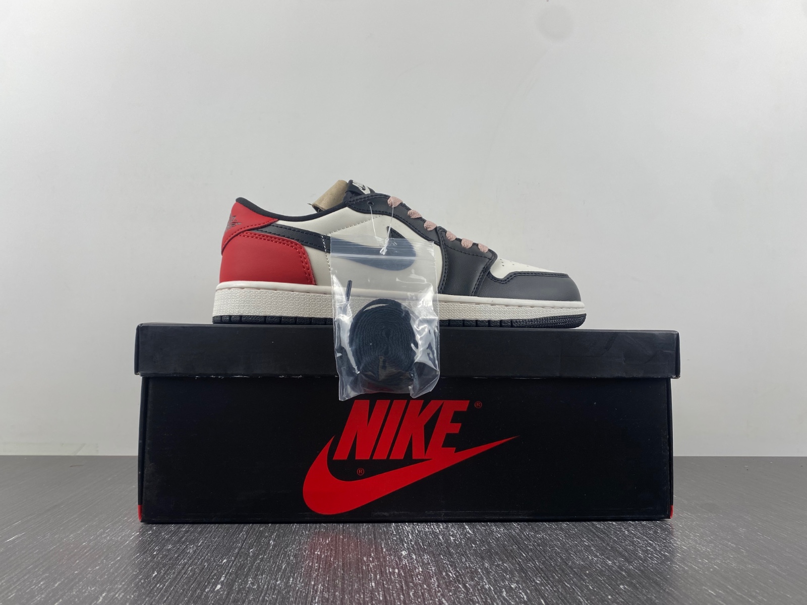 Jordan 1 Retro Low OG PSG Paris Saint-Germain