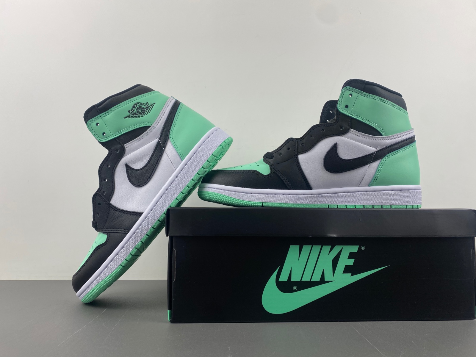 air jordan 1 retro high og green glow dz5485 130