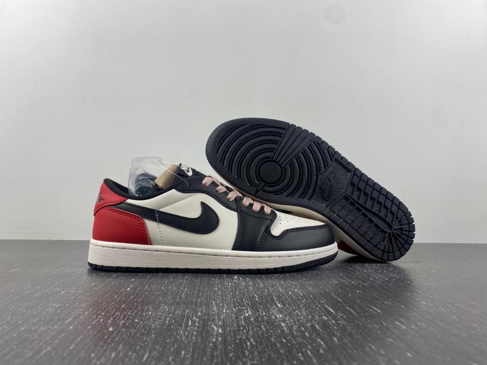 Jordan 1 Retro Low OG PSG Paris Saint-Germain