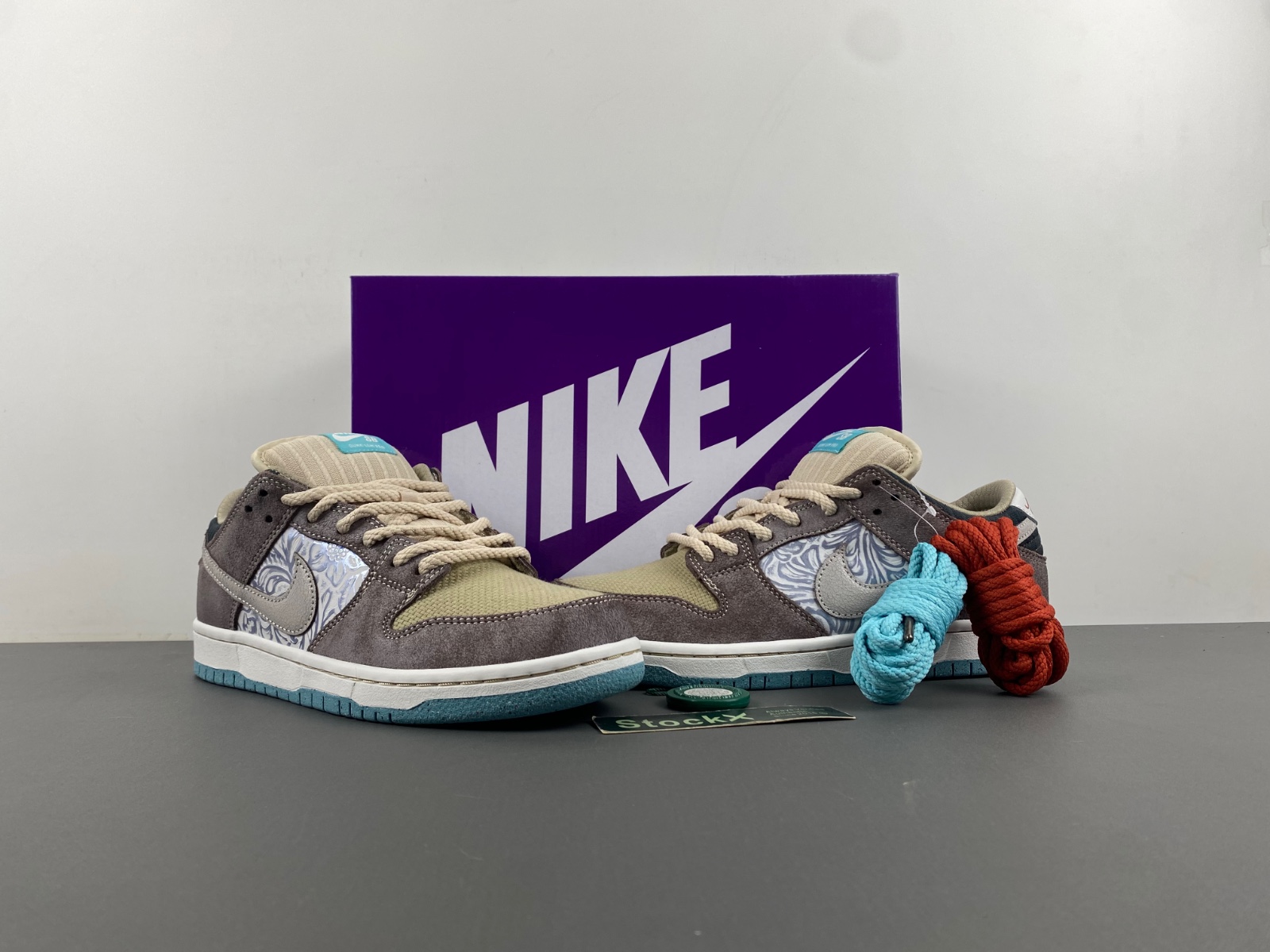 Nike dunk low sb big money fz3129 200