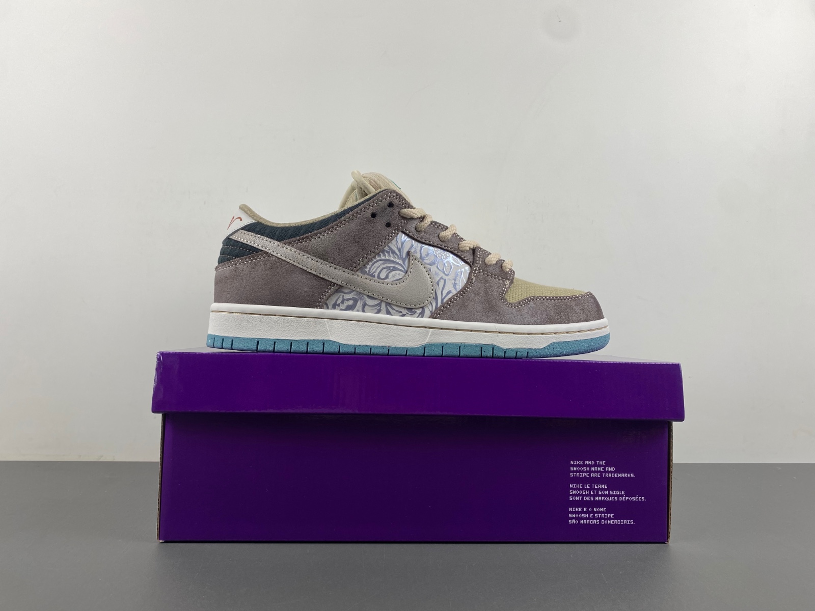 Nike dunk low sb big money fz3129 200