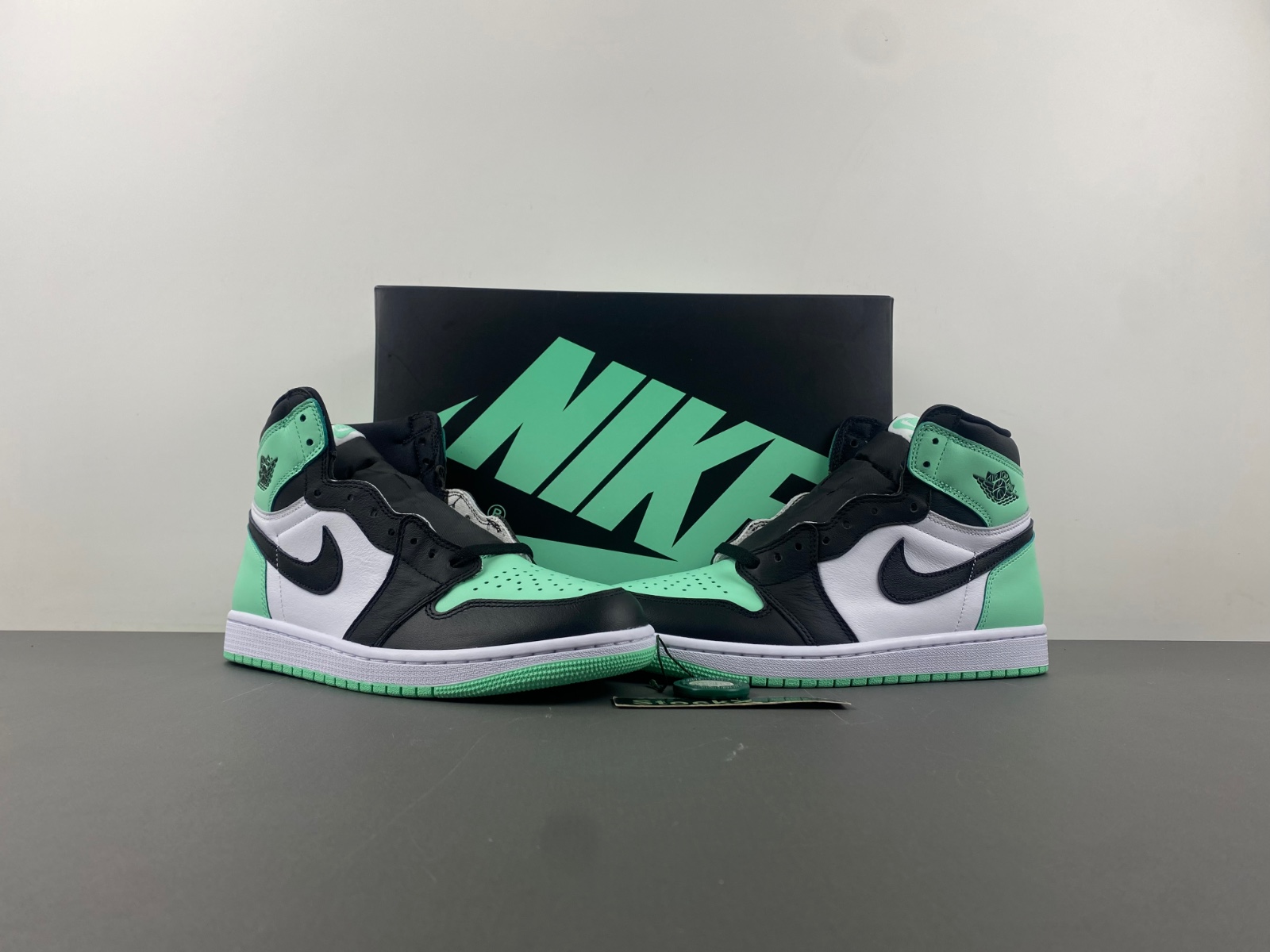air jordan 1 retro high og green glow dz5485 130