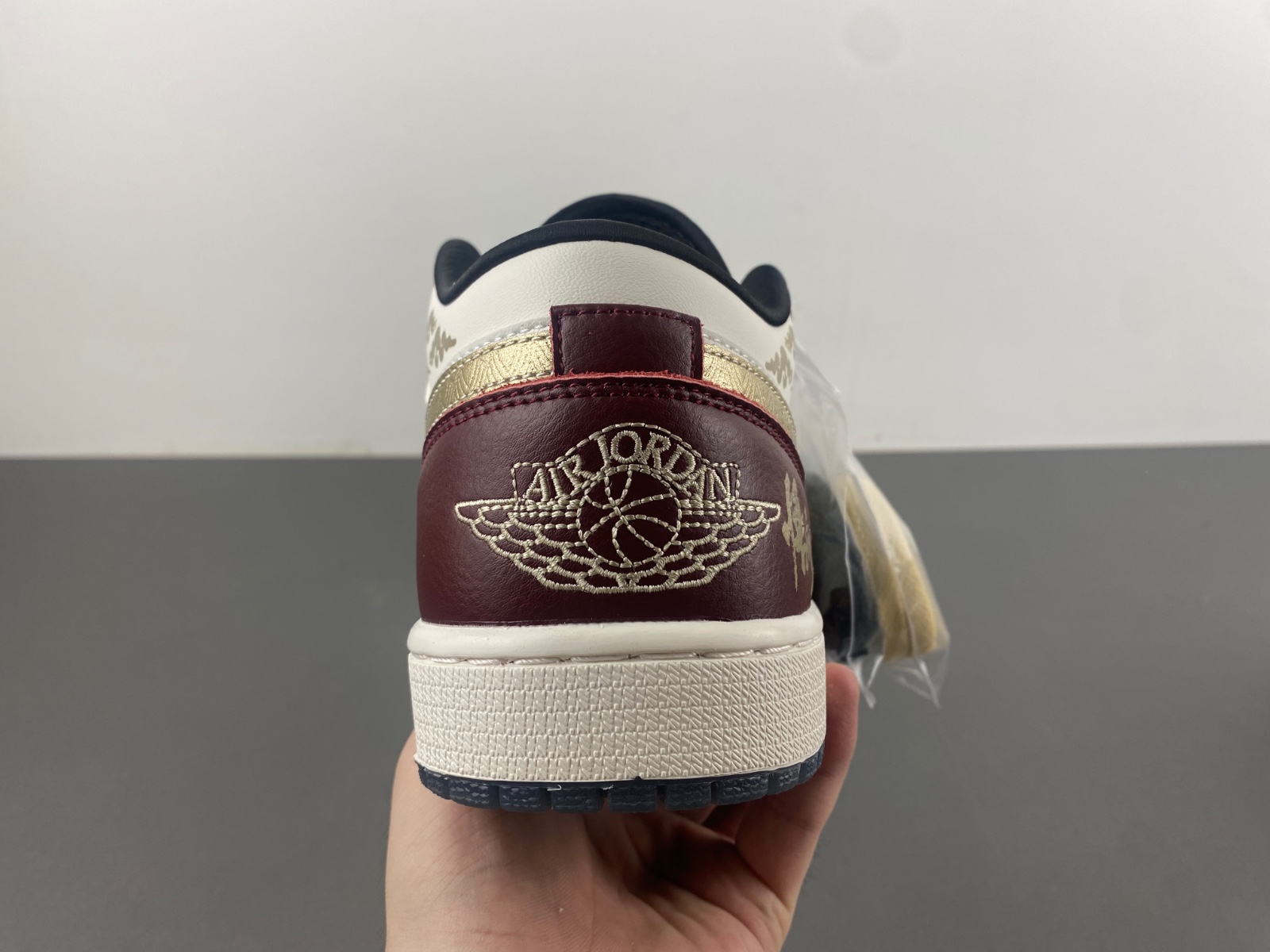 Air Jordan 1 Low SE ”Year of the Dragon”FJ5735-100