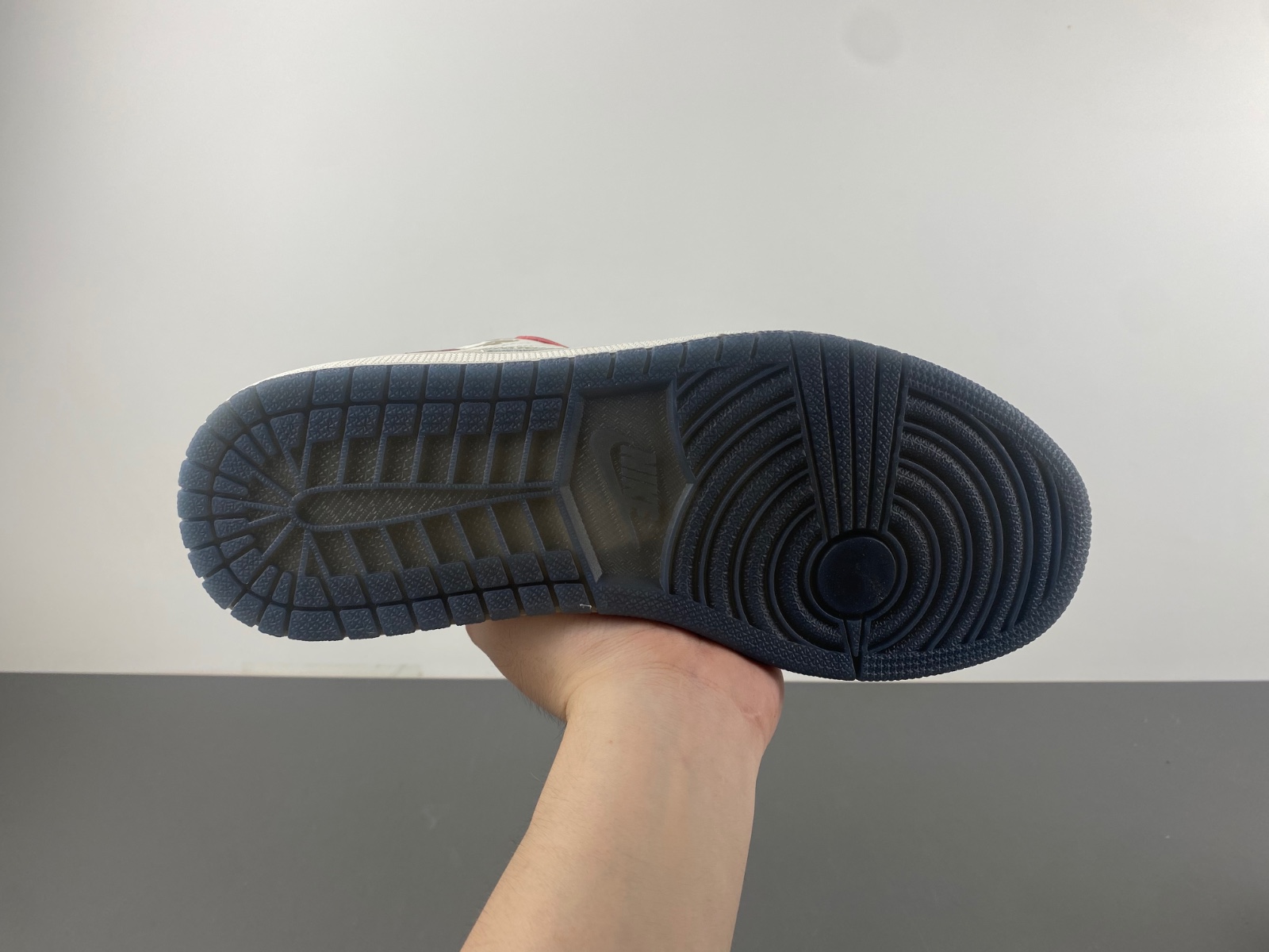 Air Jordan 1 Low SE ”Year of the Dragon”FJ5735-100