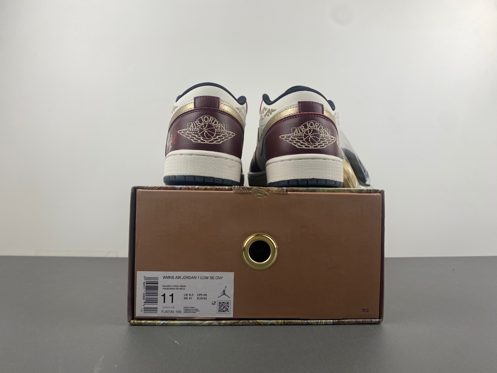 Air Jordan 1 Low SE ”Year of the Dragon”FJ5735-100