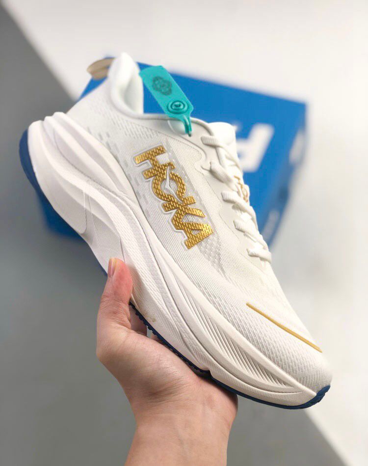 Hoka one one skyflow