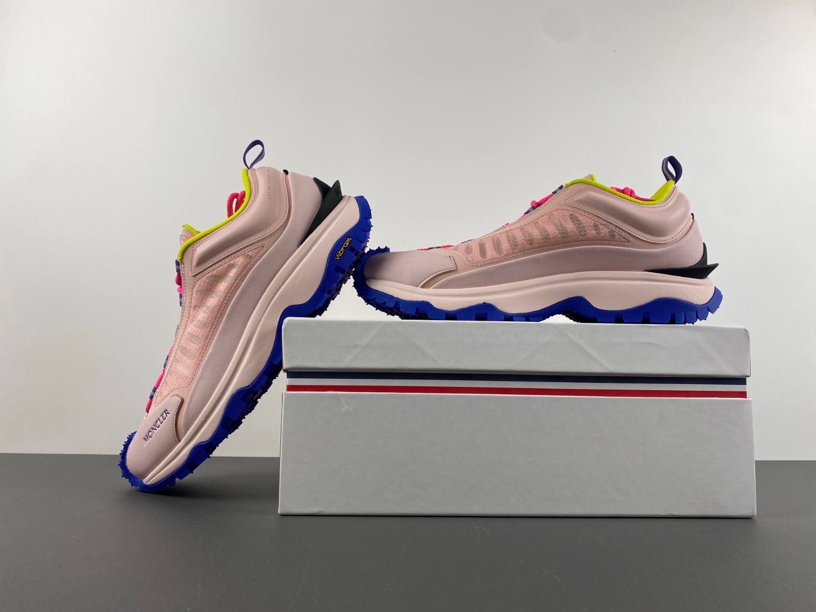 Moncler Trailgrip Lite 'Light Pink' I109B4M00210M280850N
