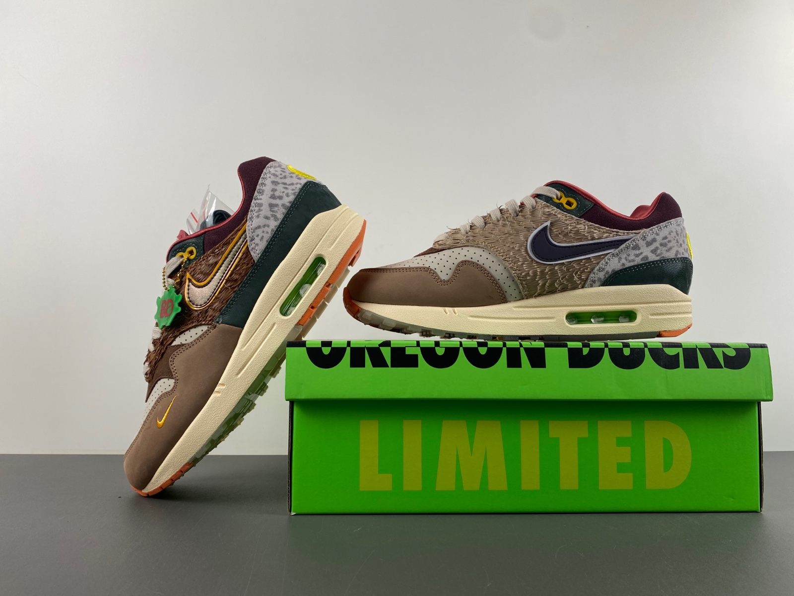 Nike Air Max 1 '87 Luxe University of Oregon PE (2024)  HQ2639-100