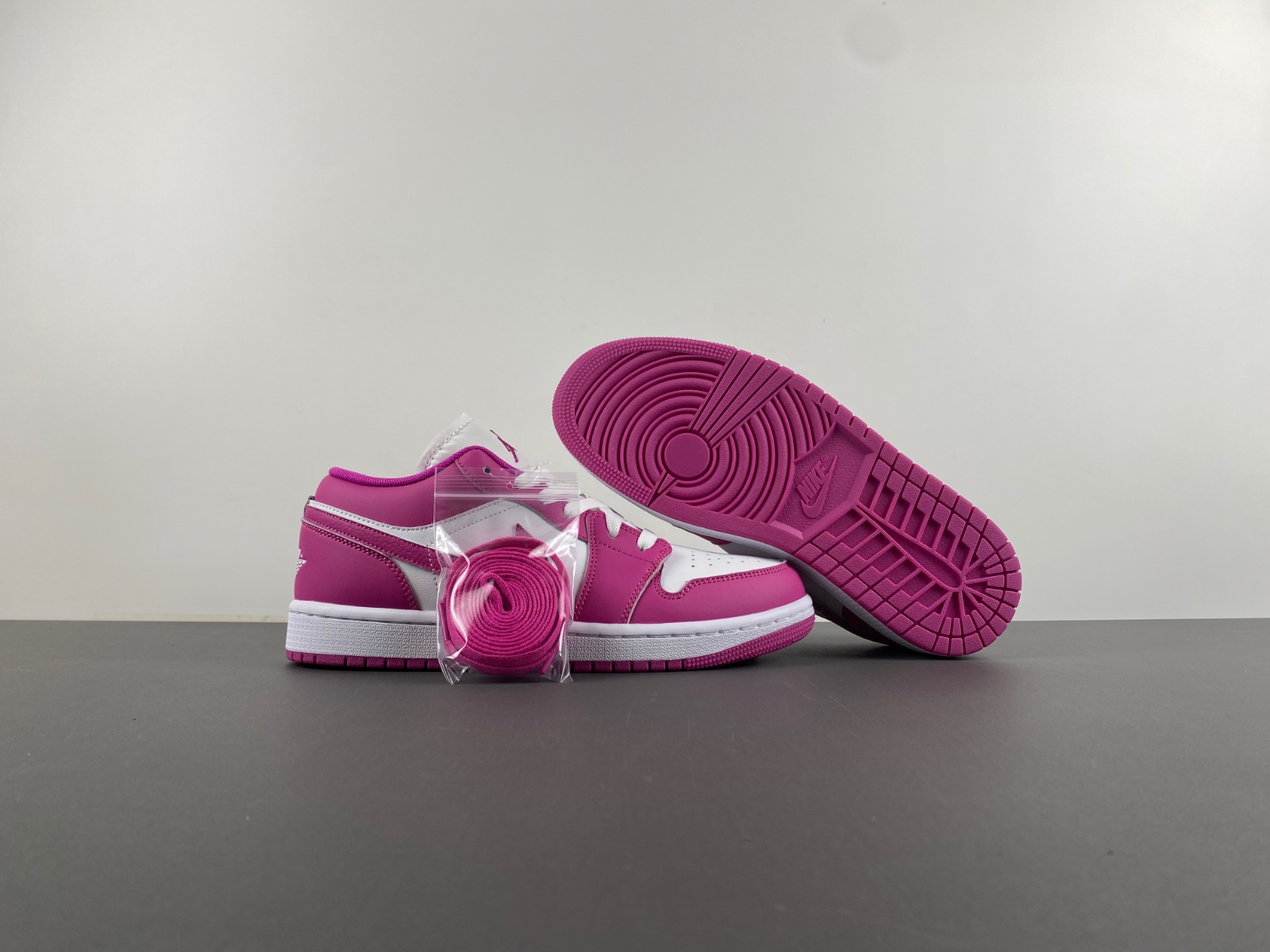 Jordan 1 Low Fire Pink FV8486-600