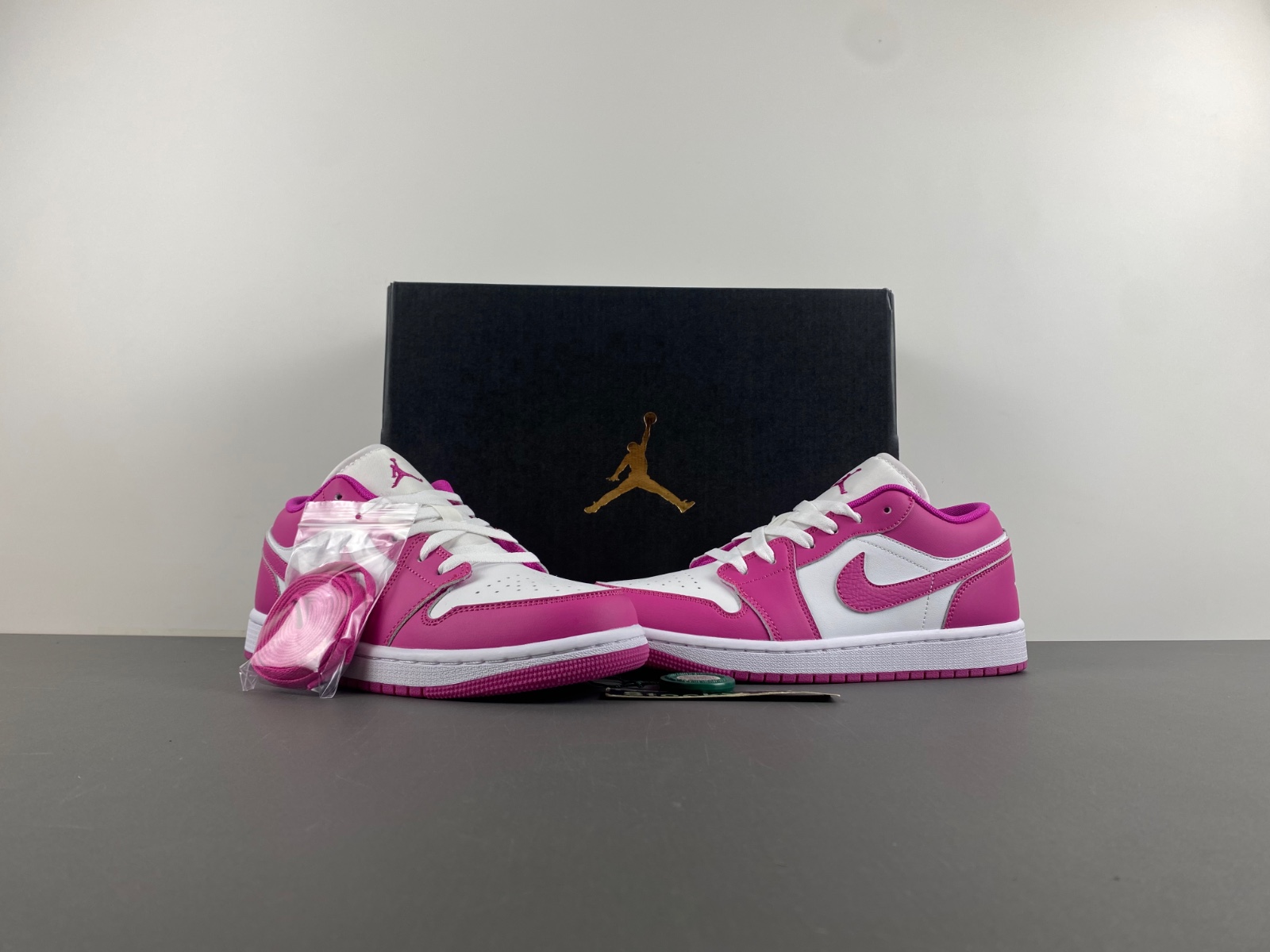 Jordan 1 Low Fire Pink FV8486-600