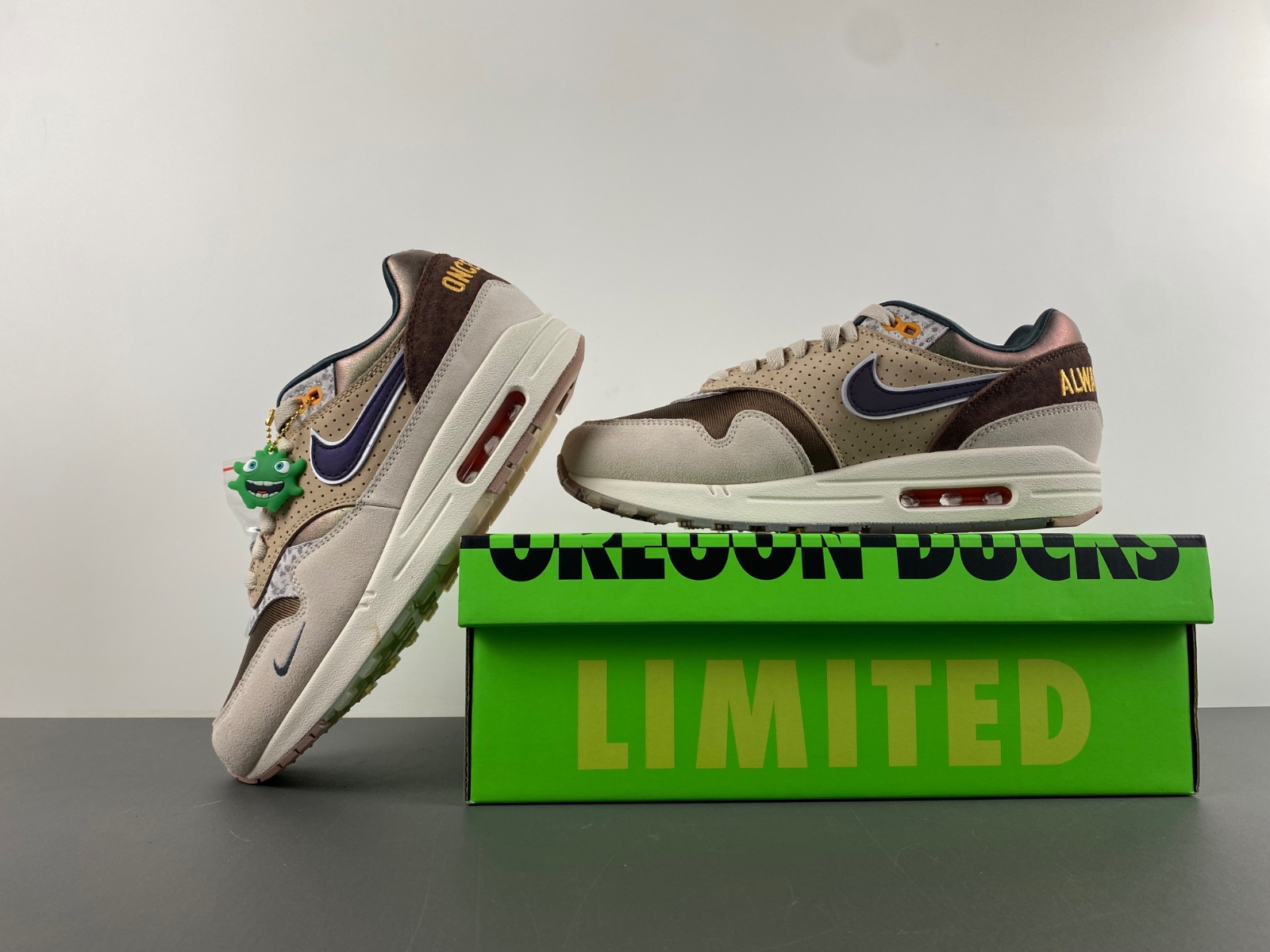 Nike Air Max 1 '87 Luxe University of Oregon PE beige brown 2024 HQ2640-200