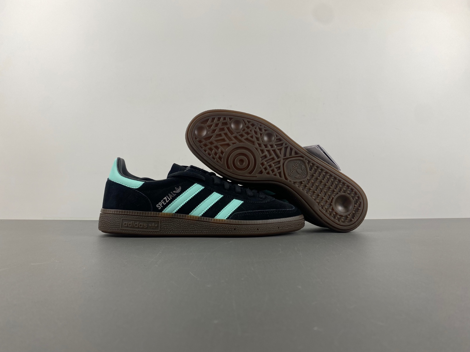 adidas HANDBALL SPEZIAL BLACK CLEAR MINT IH7491