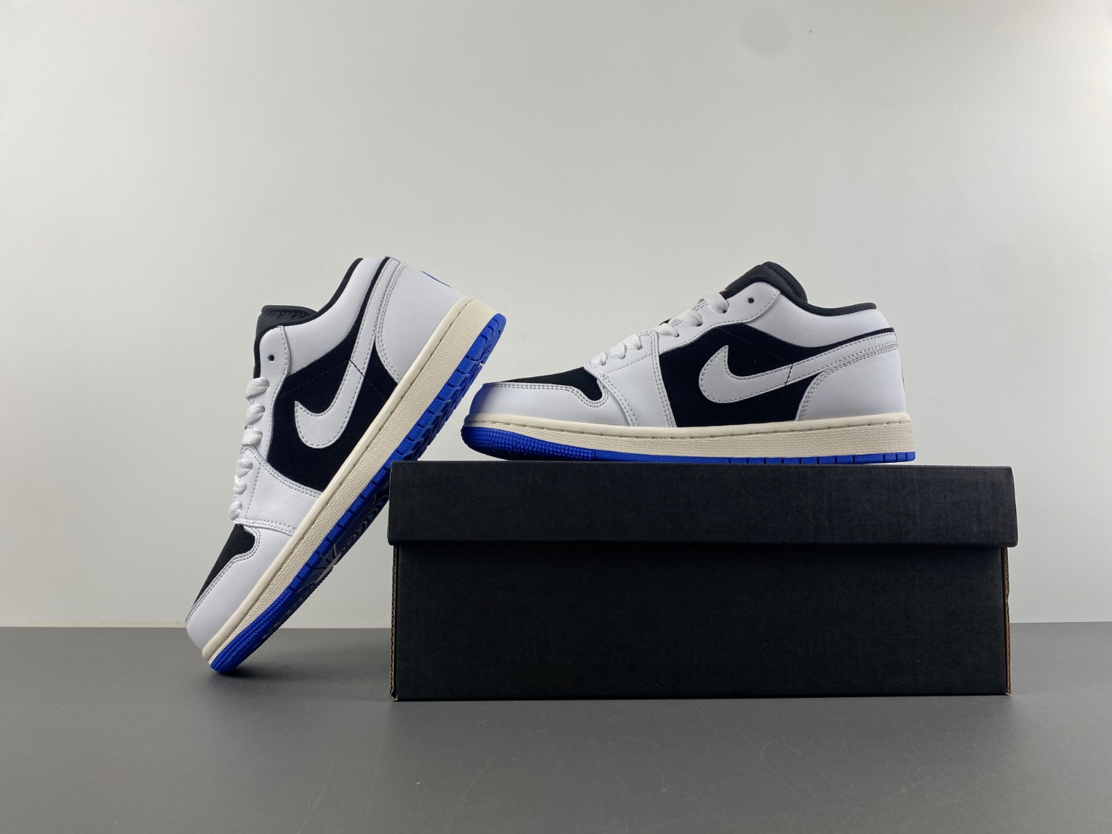 Air Jordan 1 Low white black HQ0764-001