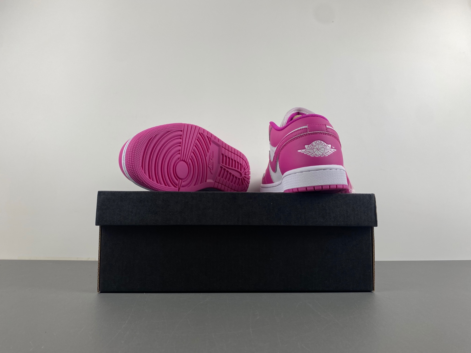 Jordan 1 Low Fire Pink FV8486-600