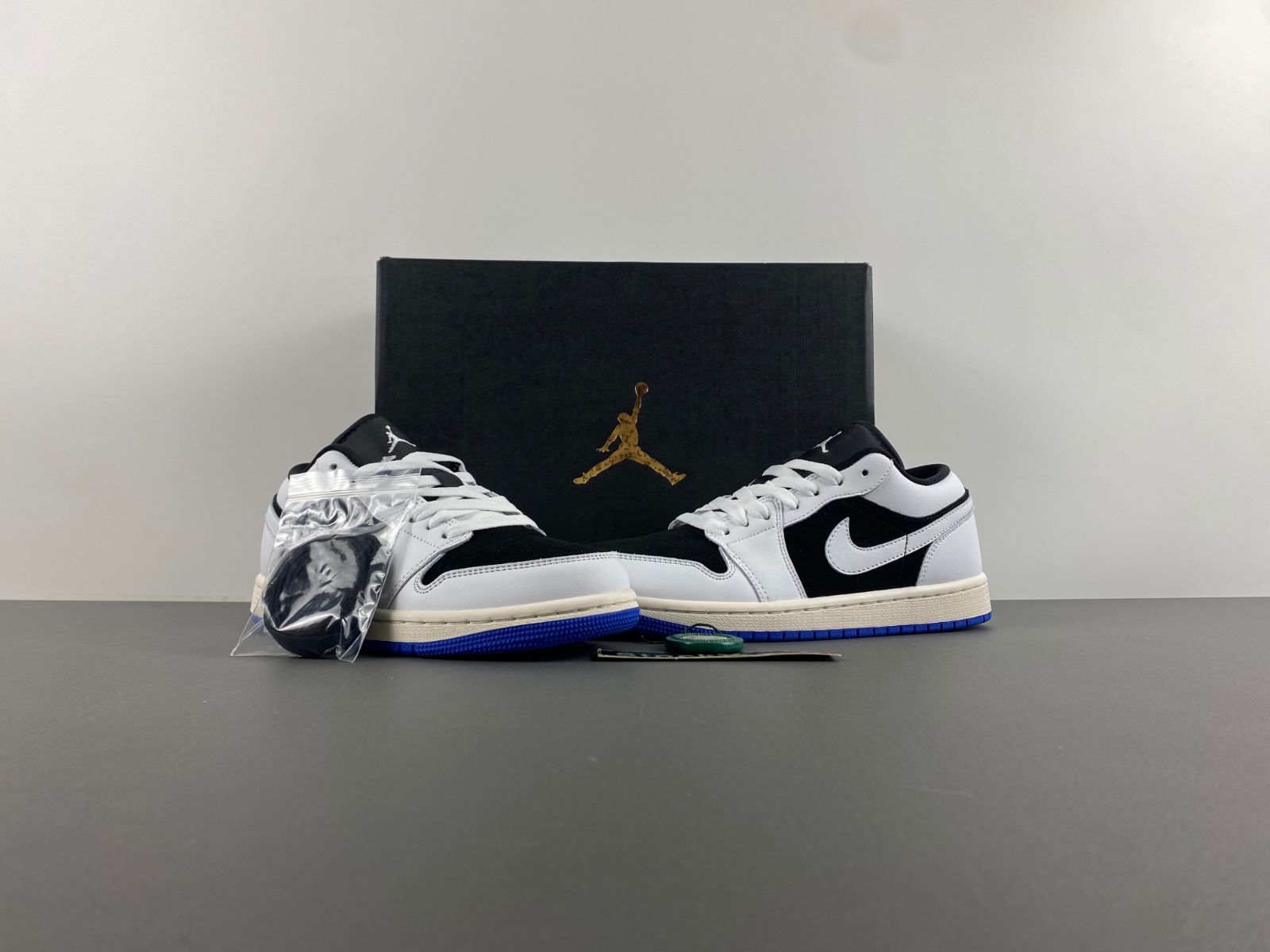 Air Jordan 1 Low white black HQ0764-001