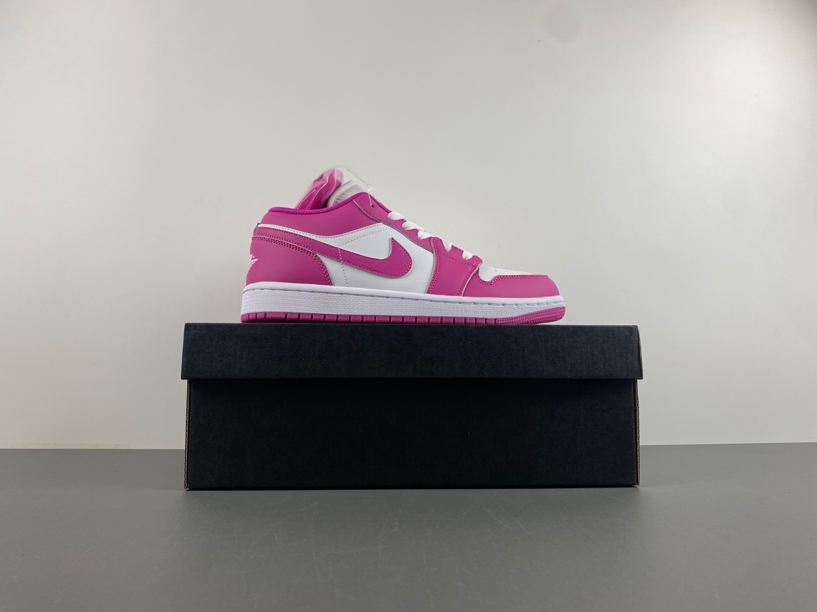 Jordan 1 Low Fire Pink FV8486-600