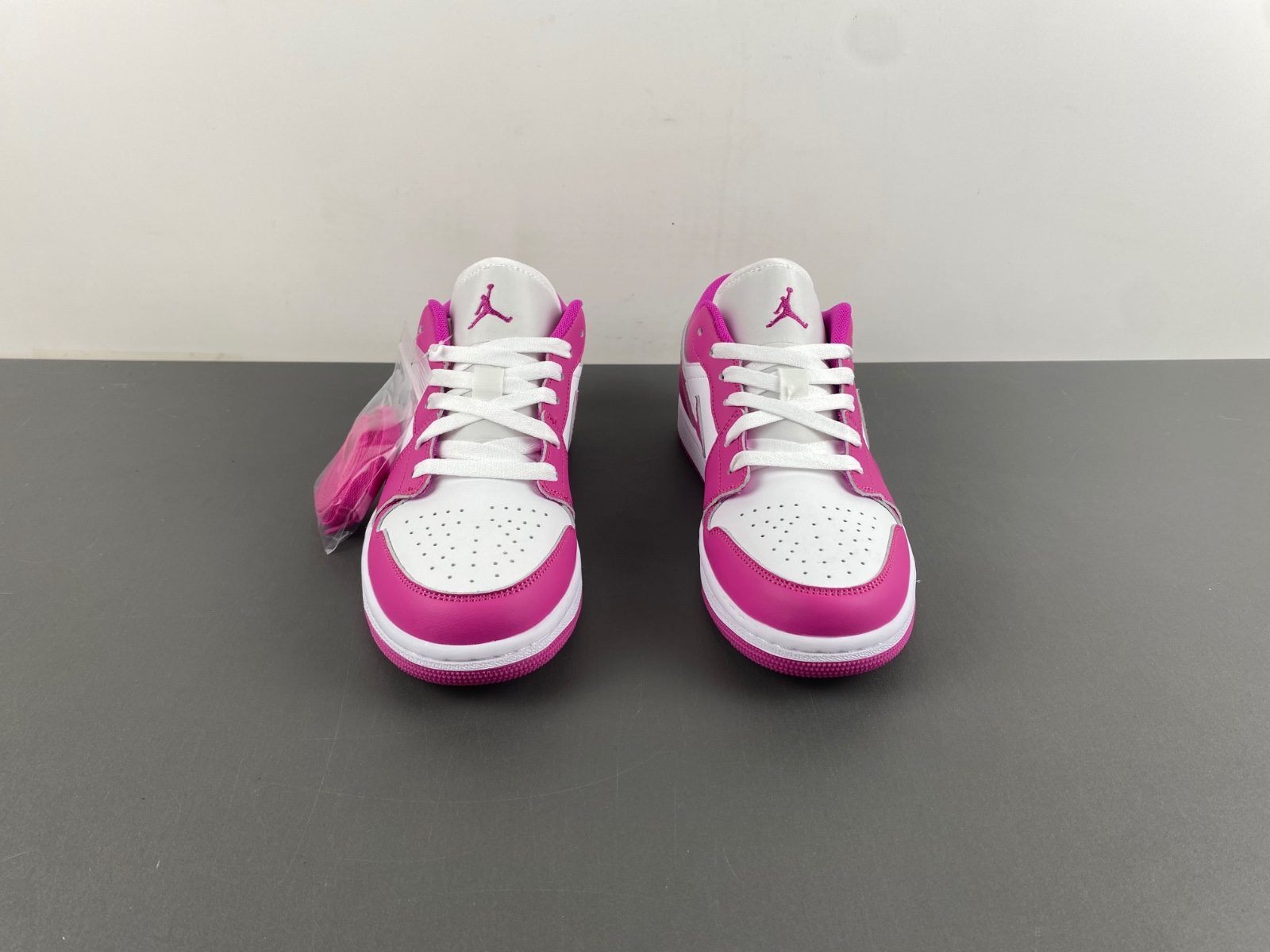 Jordan 1 Low Fire Pink FV8486-600