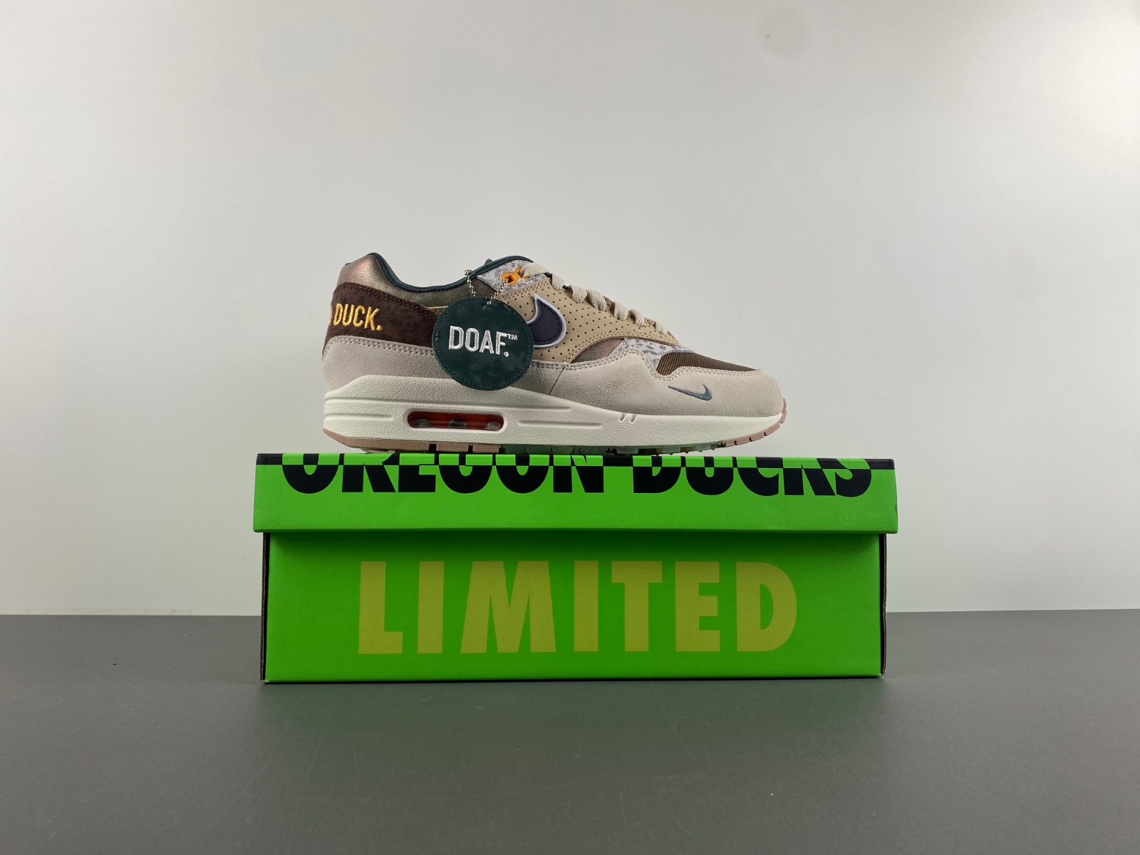 Nike Air Max 1 '87 Luxe University of Oregon PE beige brown 2024 HQ2640-200