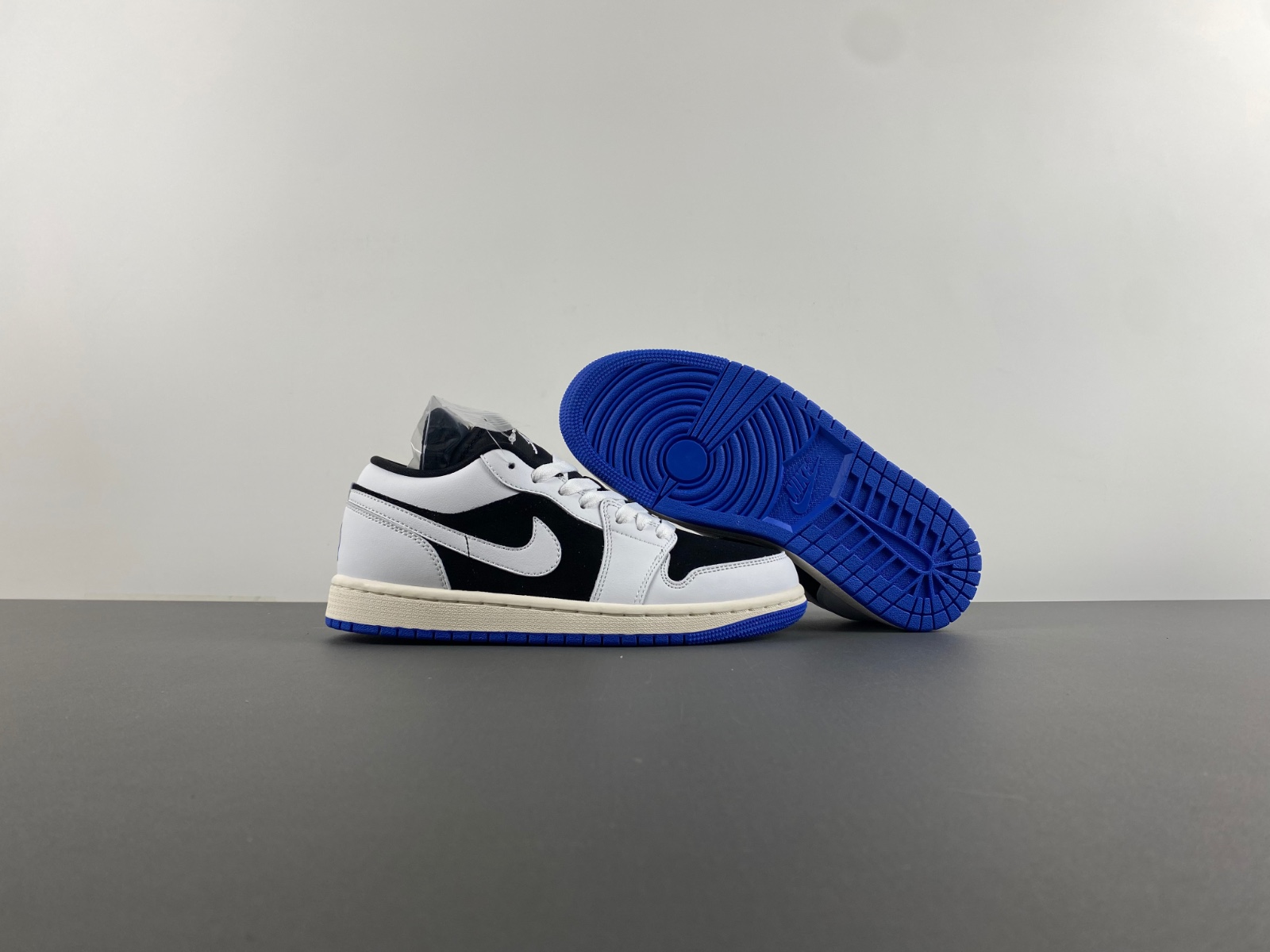 Air Jordan 1 Low white black HQ0764-001