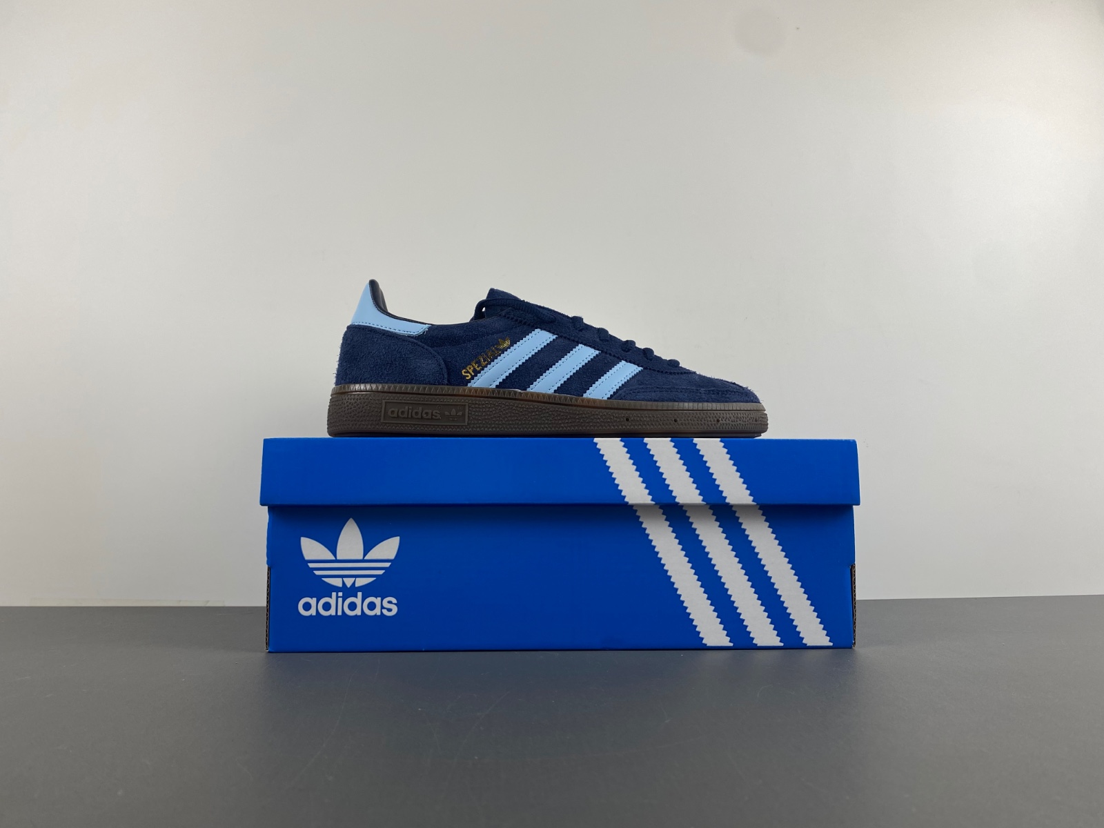 adidas Originals Handball Spezial Women's 7.5 navyblue