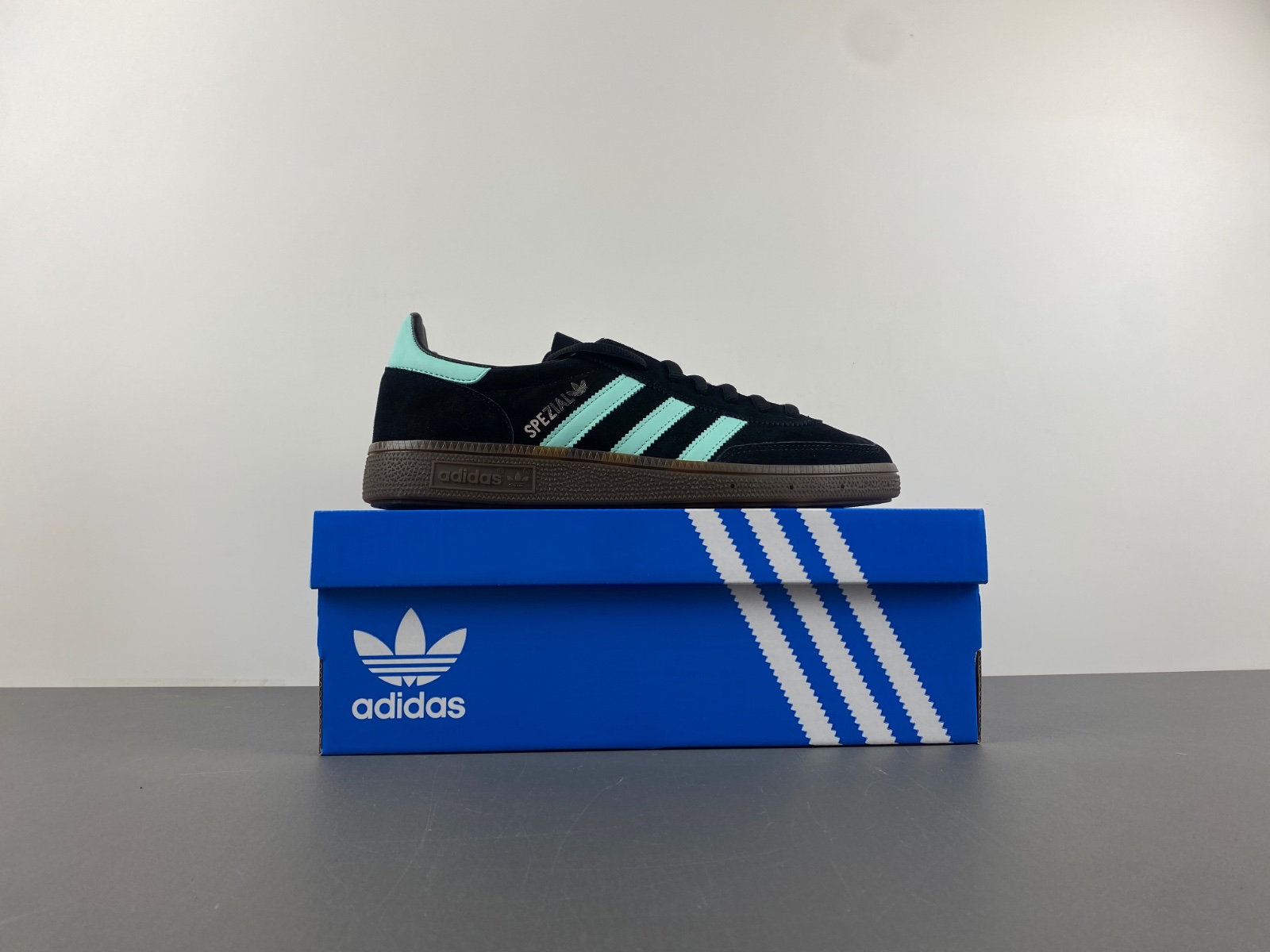 adidas HANDBALL SPEZIAL BLACK CLEAR MINT IH7491