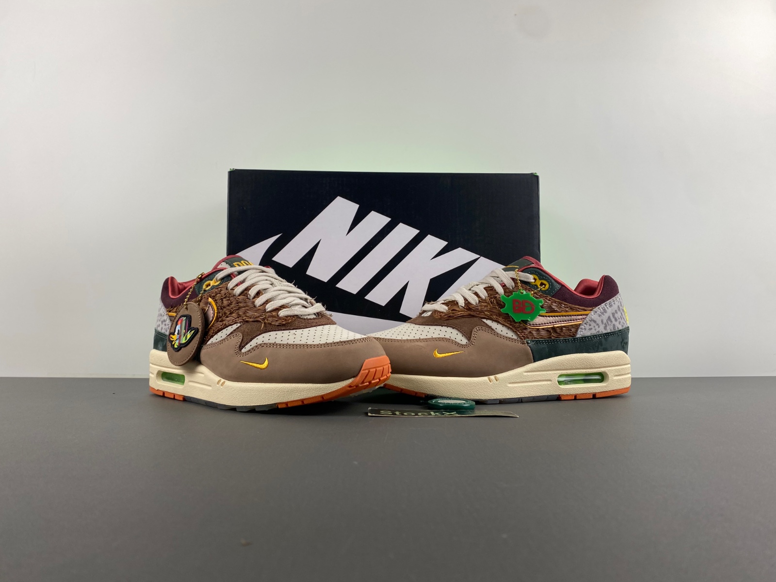 Nike Air Max 1 '87 Luxe University of Oregon PE (2024)  HQ2639-100
