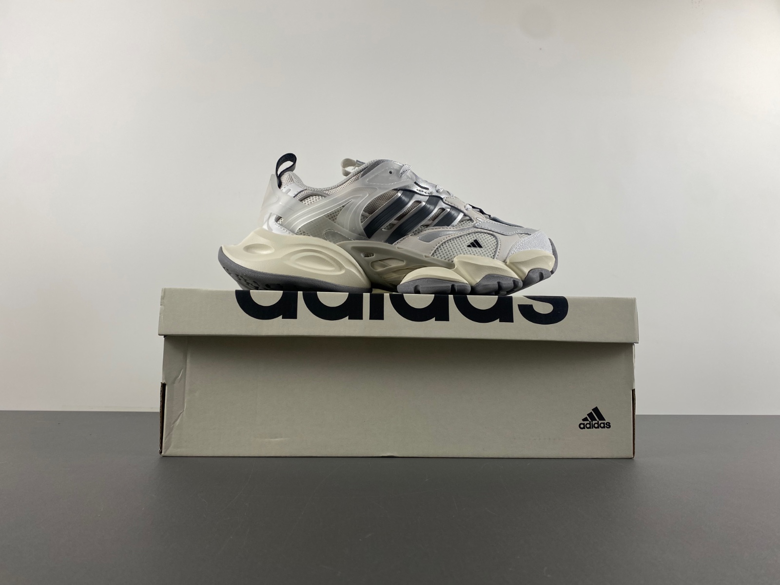 Adidas XLG Runner Deluxe JP5761