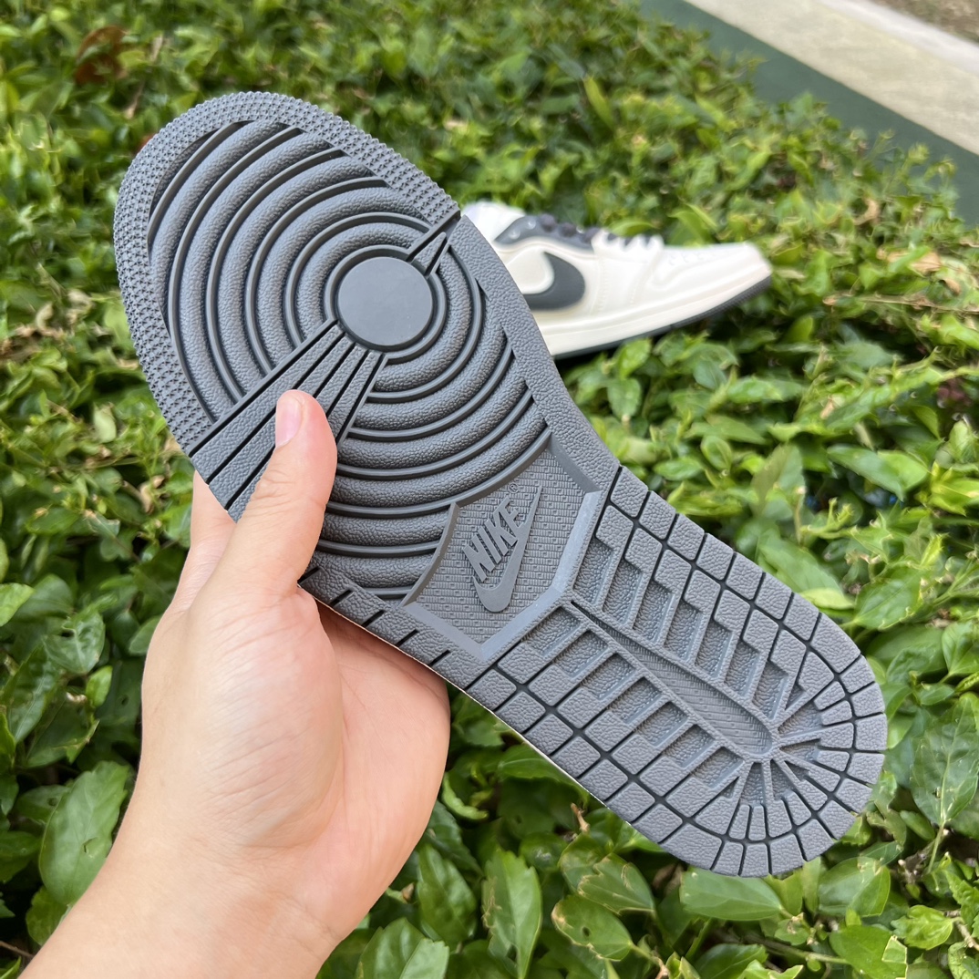 Louis vuitton x Travis Scott x Air Jordan 1 Low DM6688-601