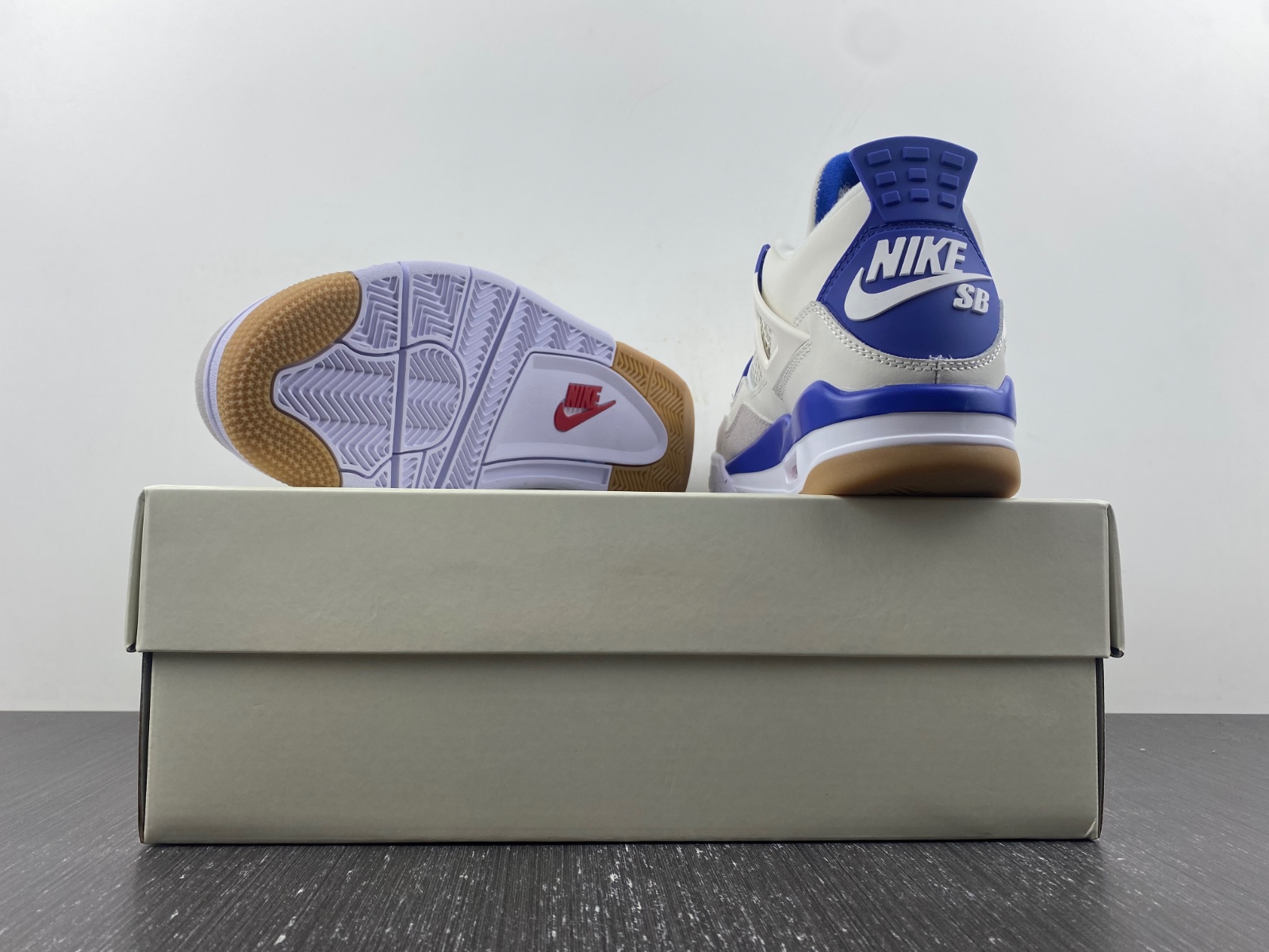 Nike SB x Air Jordan 4 ‘Pine Green’ DR5415-107