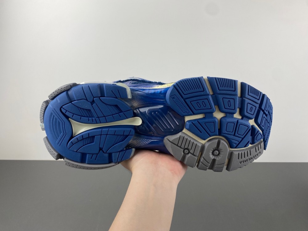 Balenciaga Runner Sneaker 'Gradient - Beige Navy' 772774 WRUNG 2410