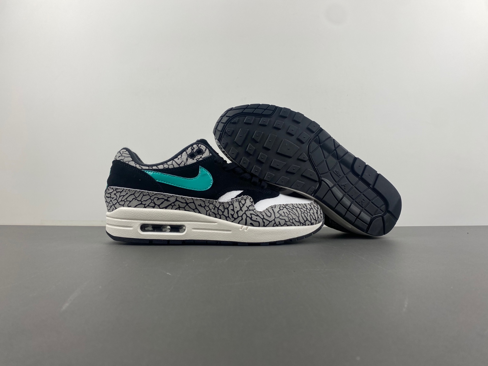 Air Max 1 Premium White/Black/Light Blue 908366-001