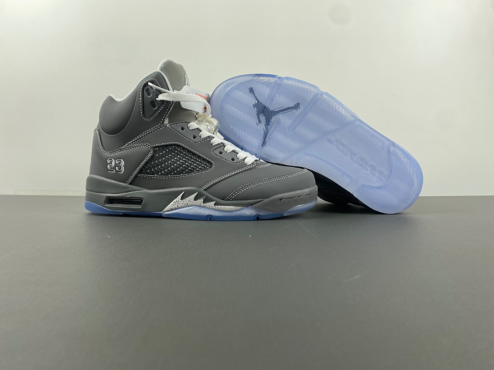 Jordan 5 Retro ‘Wolf Grey’ 136027-005