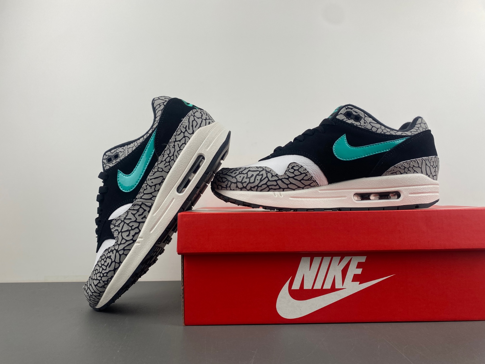 Air Max 1 Premium White/Black/Light Blue 908366-001