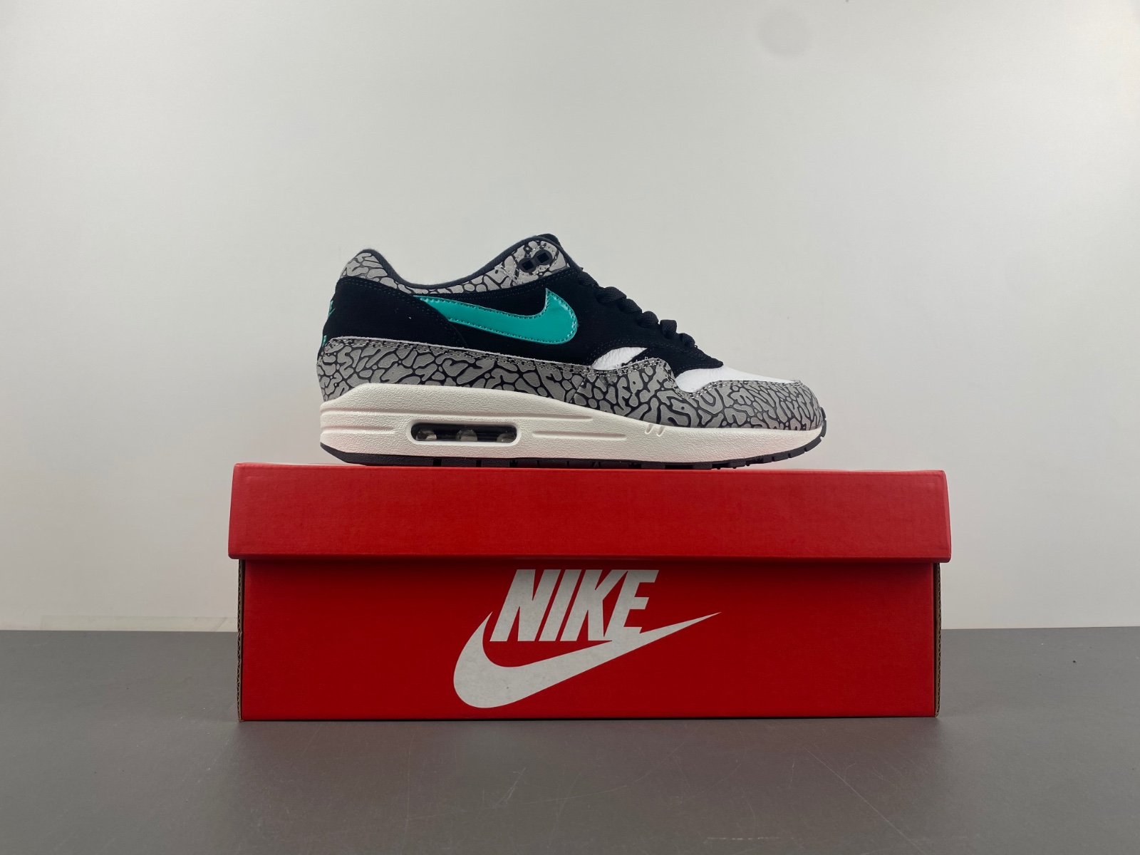 Air Max 1 Premium White/Black/Light Blue 908366-001