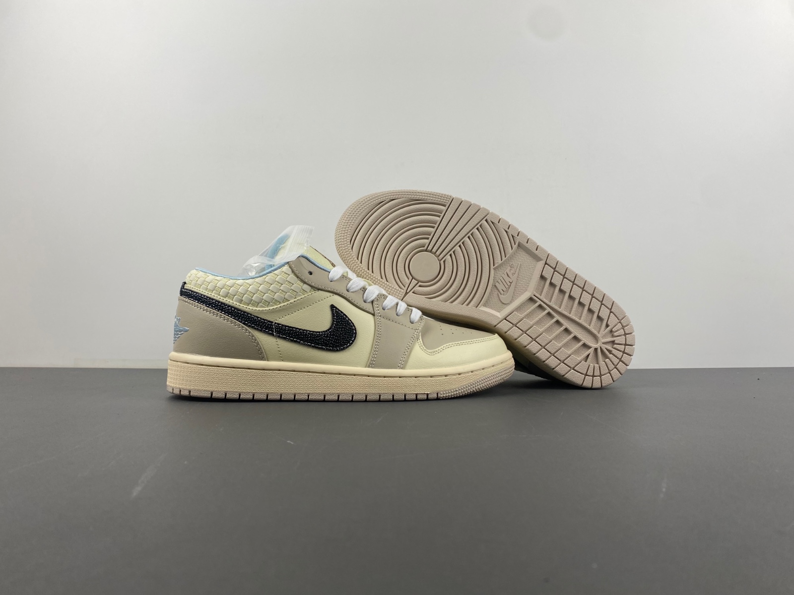 Air Jordan 1 Low Beige/Light Blue/Black HQ3440-101