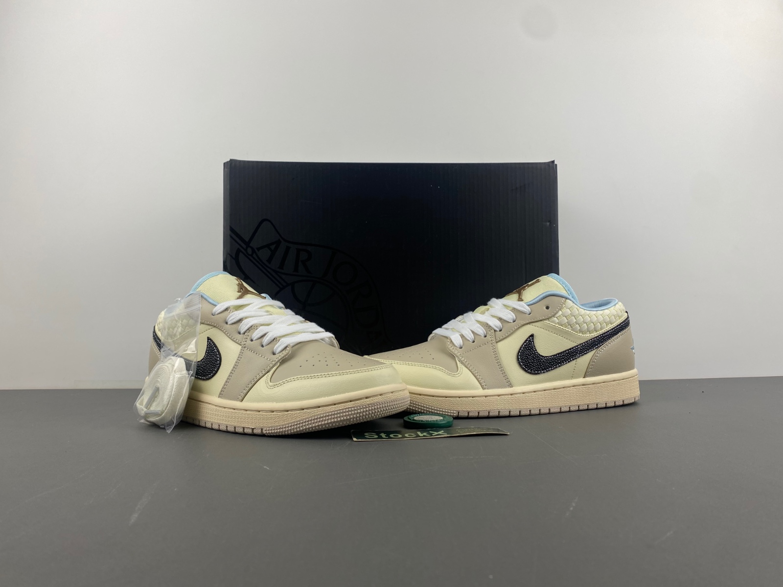 Air Jordan 1 Low Beige/Light Blue/Black HQ3440-101