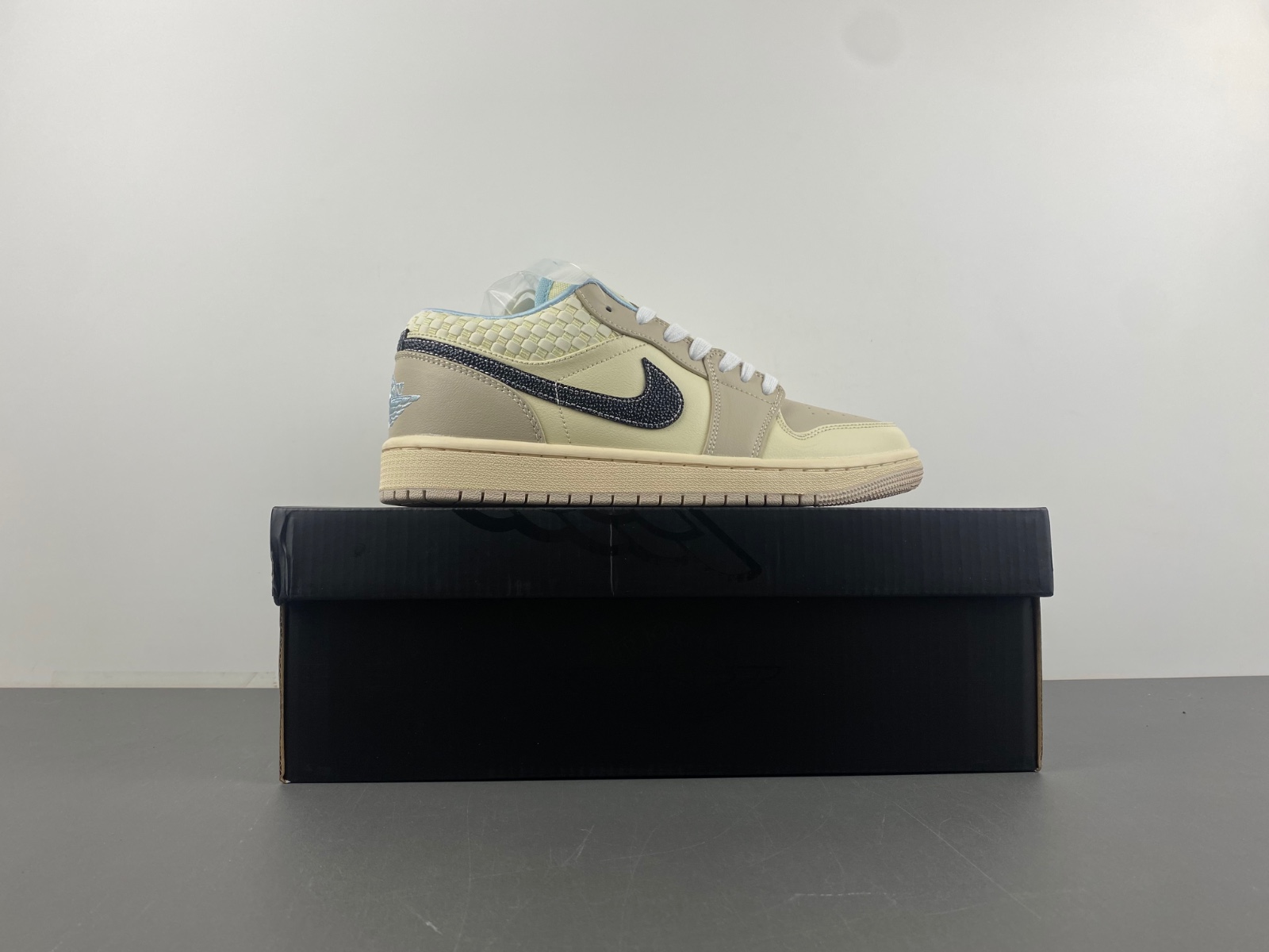 Air Jordan 1 Low Beige/Light Blue/Black HQ3440-101