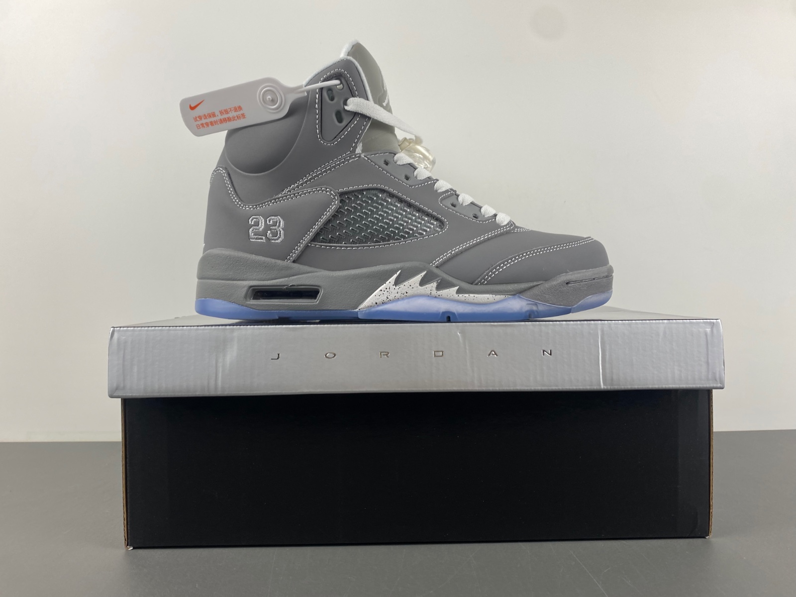 Jordan 5 Retro ‘Wolf Grey’ 136027-005