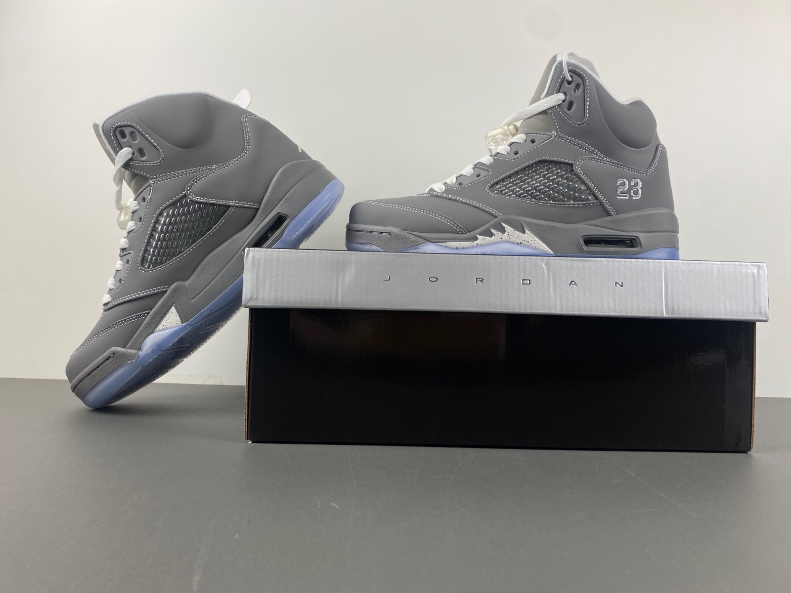 Jordan 5 Retro ‘Wolf Grey’ 136027-005